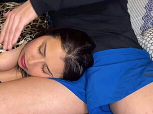 התעוררות רגשית עם קום על הציצים