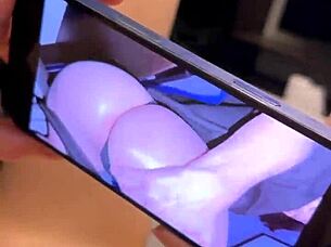 Снимамо наш кућни секс пара са слатком девојком природним великим сисама и уском пићком.